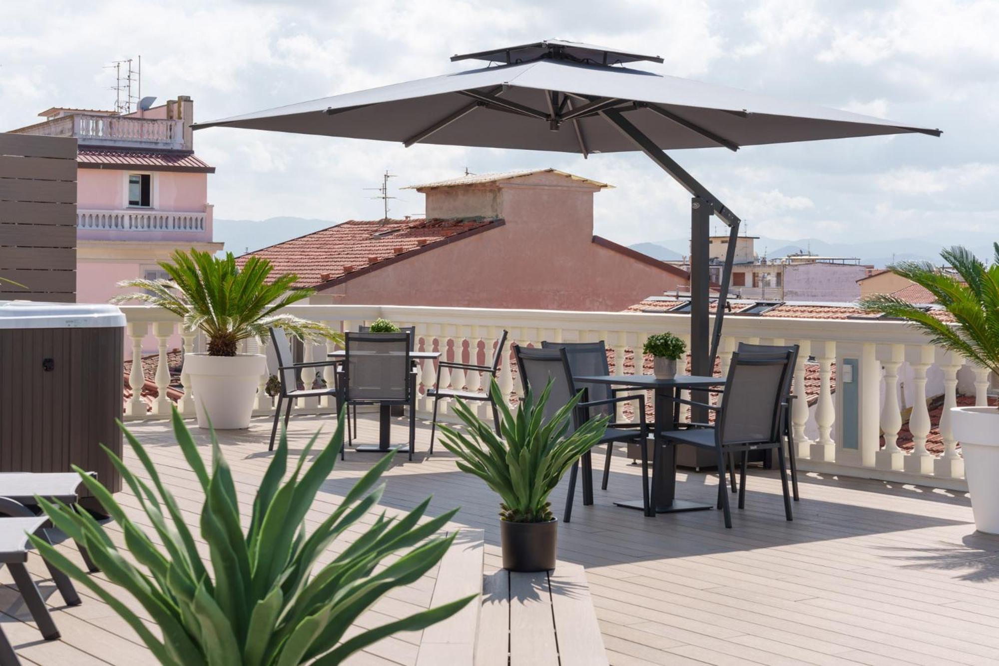 VI Suites Viareggio Extérieur photo